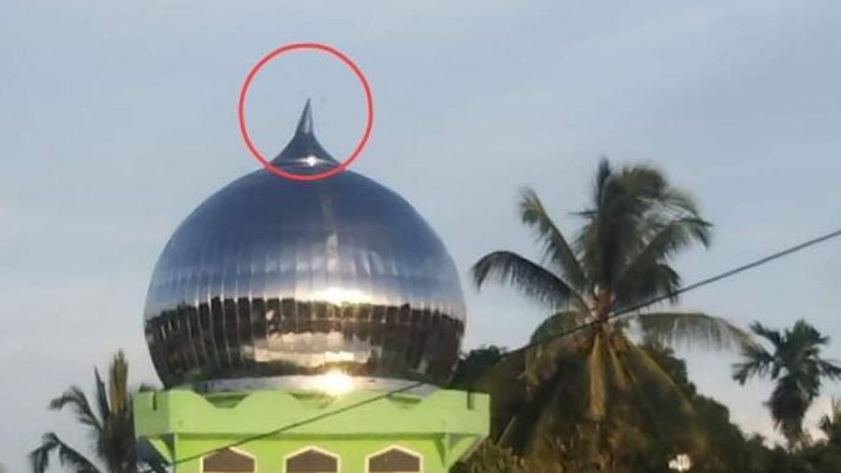 kepala kubah emas masjid di buru maluku raib digasak maling dokumen istimewa 169