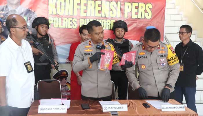 Kapolres Purworejo, AKBP Eko Sunaryo saat konferensi pers kasus narkotika