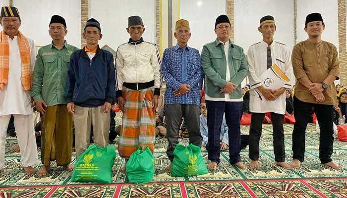 Warga Kecamatan Batu Brak, Lampung Barat, terima Bantuan Paket Sembako