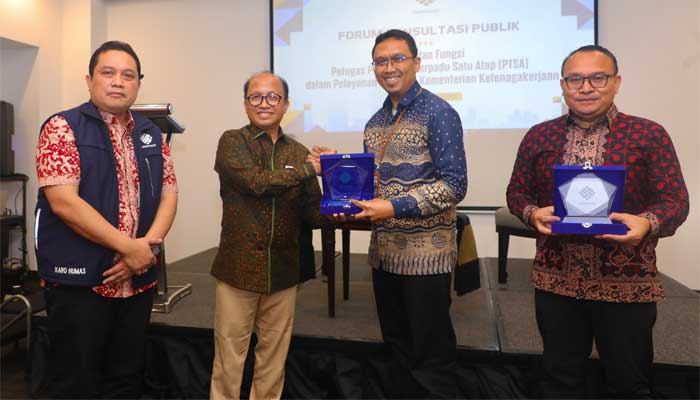 Sekjen Kemnaker, Anwar Sanusi Forum Konsultasi Publik Peran dan Fungsi PTSA dalam Pelayanan Publik