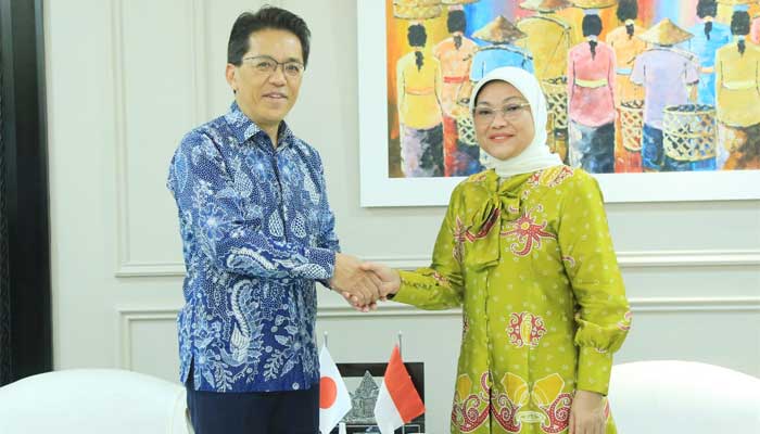 Ida-Fauziyah-bersama-Miyazaki-Masahisa Menteri Ketenagakerjaan RI, Ida Fauziyah bersama Courtesy Call Wakil Menteri Negara Kesehatan, Perburuhan, dan Kesejahteraan Jepang, Miyazaki Masahisa