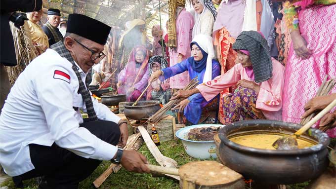 Festival-Pesona-Seribu-Dulang-Gulai-Baluik-Pucuak-Palangeh Festival Pesona Seribu Dulang Gulai Baluik Pucuak Palangeh di Tanah Datar