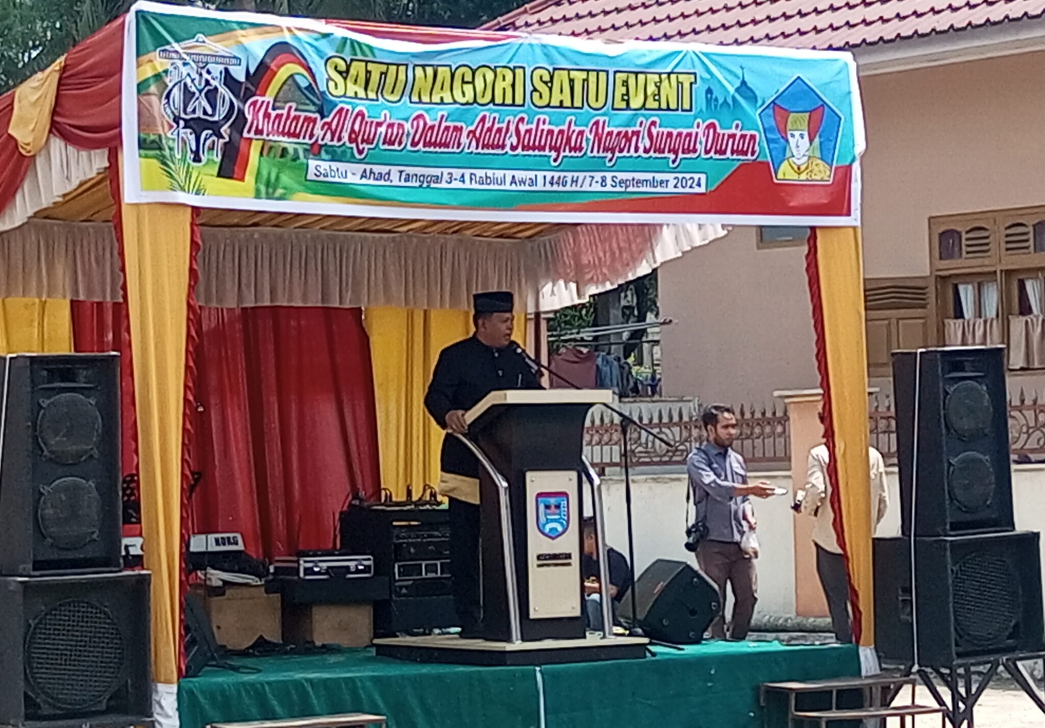 Ketua LKAAM Kota Payakumbuh, Yendri Bodra Dt.Parmato Alam menutup program Satu Nagori Satu Event, di halaman Masjid Ar-Ruhama kelurahan Sungai Durian, Kecamatan Latina