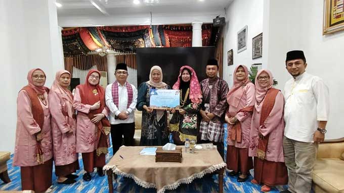 Perantau-Minang-di-Thailand-di-Tanah-Datar Perantau Minang di Thailand Promosikan Produk IKM Tanah Datar, Begini Apresiasi Ny Lise