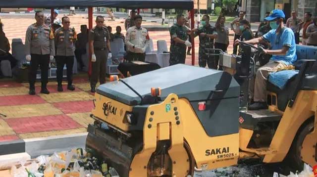 Polres Purwakarta Musnahkan Ribuan Miras Berbagai Merek