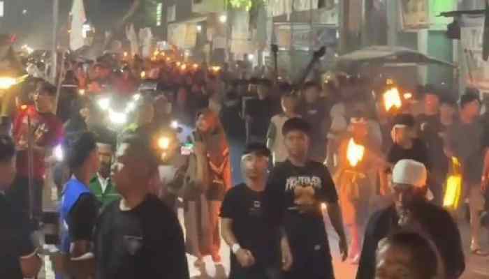 Ratusan Warga Desa Kalipurwo laksanakan Pawai Obor Keliling