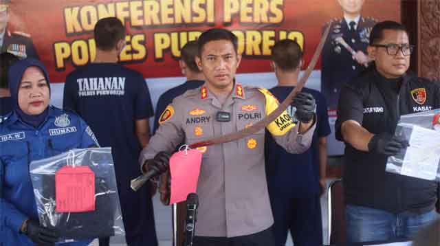 Satgas-Gakkum-Polres-Purworejo-Ungkap-Aksi-Premanisme-Bersenjata Satgas Gakkum Polres Purworejo Ungkap Aksi Premanisme Bersenjata di 3 Lokasi