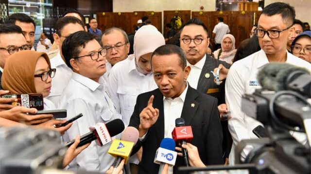 Menteri ESDM, Bahlil Lahadalia berikan keterangan pers