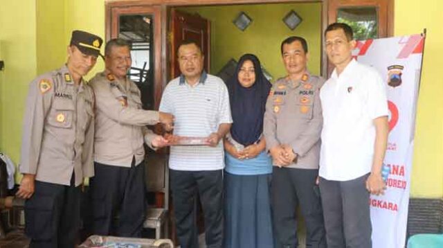 Kapolres Purworejo, AKBP Andry Agustiano kunjungi empat Personel yang sedang menderita sakit menahun