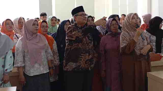 Ketua DPRD Sumbar, Muhidi memberikan pelatihan bagi pelaku UMKM (MR)