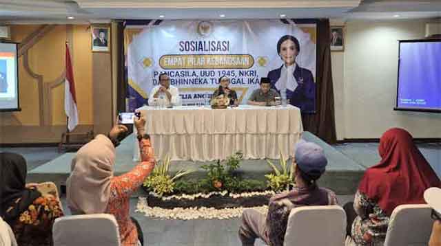 Anggota DPR/MPR RI, Amelia Anggraini mengadakan Sosialisasi 4 Pilar Kebangsaan di Bahari Inn Hotel Tegal, Jawa Tengah