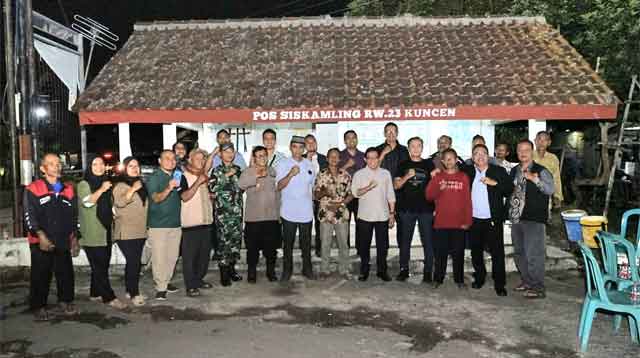 Dirjen-Bangda-Kemendagri-Tinjau-Pos-Kamling-di-Sleman Dirjen Bangda Kemendagri Tinjau Pos Kamling di Sleman DIY