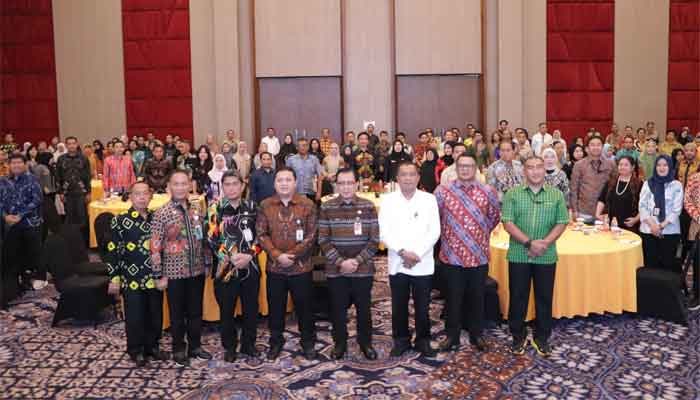 Dirjen Bina Bangda Kemendagri, Restuardy Daud membuka Rapat Koordinasi (Rakor) Capaian Penerapan dan Pelaporan SPM Wilayah Kalimantan, Sulawesi, Maluku, dan Papua Tahun 2025, di Hotel Gammara, Makassar