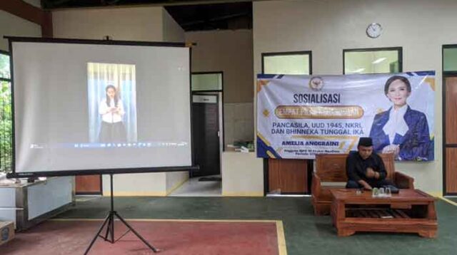 Anggota MPR RI Fraksi Nasdem, Amelia Anggraini dalam acara sosialisasi Empat Pilar Kebangsaan di Purbalingga