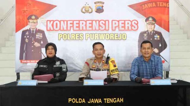 Konferensi pers Wakapolres Purworejo, Kompol Nana Edi Sugito terkait kasus pencurian dengan kekerasan di Desa Mudalrejo