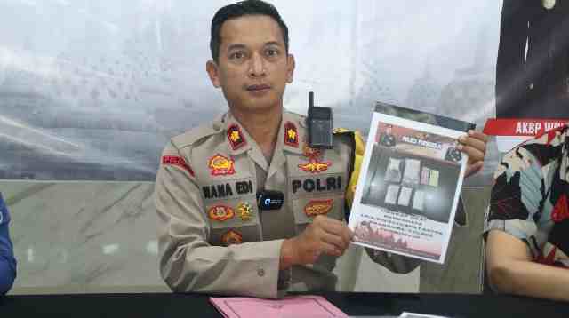 Polres Purworejo menggelar konferensi pers terkait pengungkapan kasus peredaran sediaan farmasi yang tidak memenuhi standar keamanan dan mutu