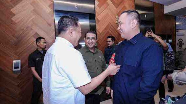 Wakil Ketua DPRD Sumbar, Nanda Satria bersama Menteri Ekraf, Teuku Riefky Harsya usai mendampingi audiensi jajaran Pemerintah Kota (Pemko) Padang di Kantor Kementerian Ekraf, Jakarta. IST