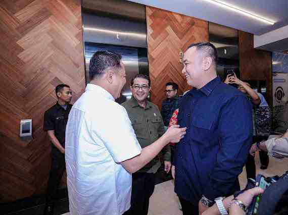 Wakil Ketua DPRD Sumbar, Nanda Satria bersama Menteri Ekraf, Teuku Riefky Harsya usai mendampingi audiensi jajaran Pemerintah Kota (Pemko) Padang di Kantor Kementerian Ekraf, Jakarta. IST